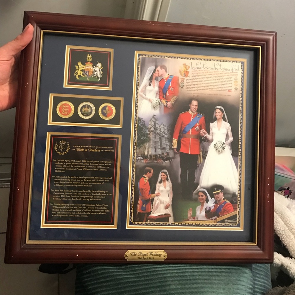 2011 Bradford exchange R O Y A L Wedding plaque
